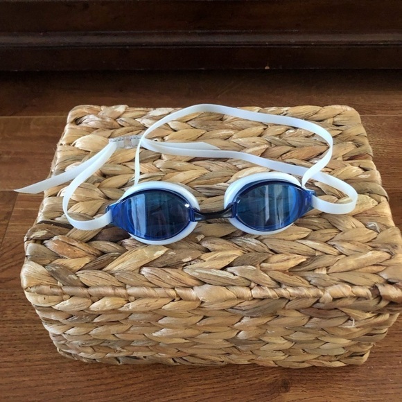 White and blue swim goggles - Picture 2 of 4